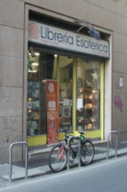 Vetrina Libreria Esoterica